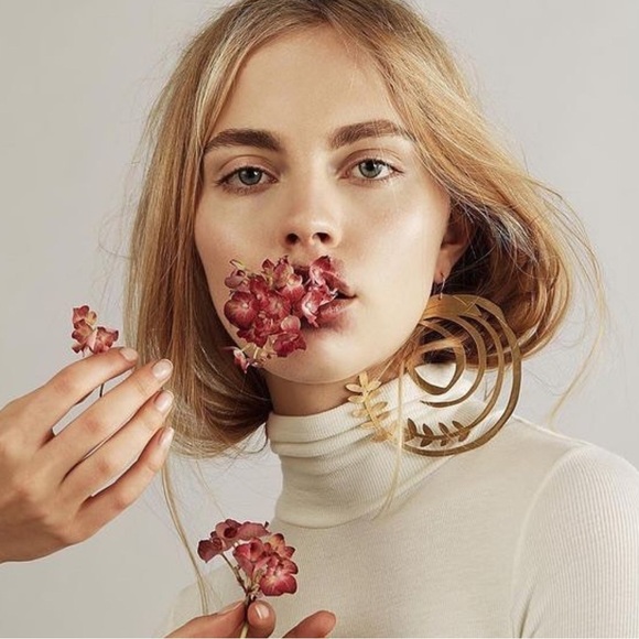 ID Sarrieri Embroidered Floral Set in Tan with Red Blossoms NWT size 34D/Medium - Picture 9 of 10